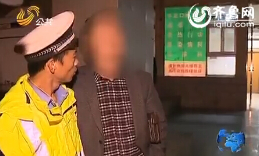 史上最奇葩醉酒司机-要求与交警照相合影