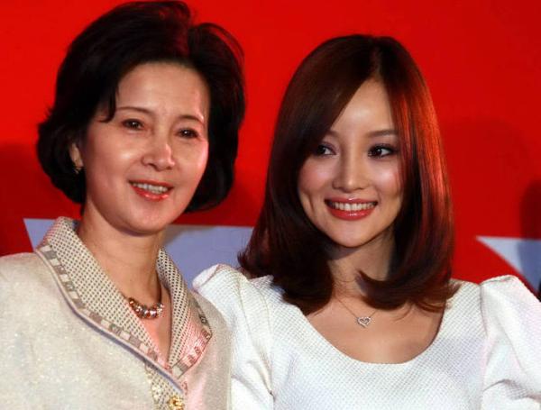 中国娱乐圈十大明星“最美母女”组合之姐妹花颜照PK