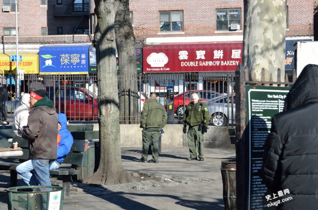 公园赌博 两华男被拘捕