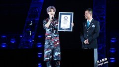 1,731名粉丝同带鹿角头饰 鹿晗北京演唱会