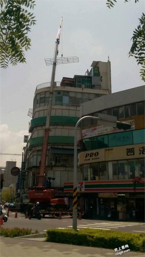 冈山最牛违建「败部复活」网友惊呼世界奇观