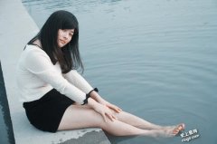 19岁正妹患有「灾难性脚臭」气味还把满