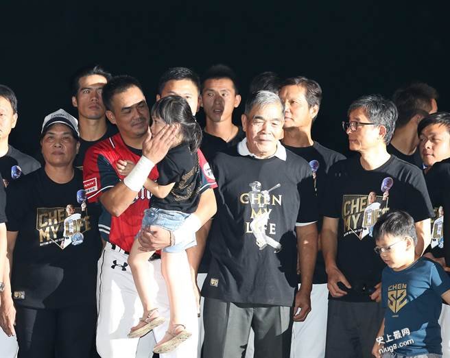 陈金锋引退赛 2万球迷感动落泪