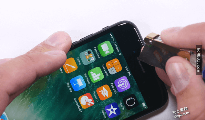iPhone 7做机身耐刮、火烤与折弯测试，结果让人有点惊讶