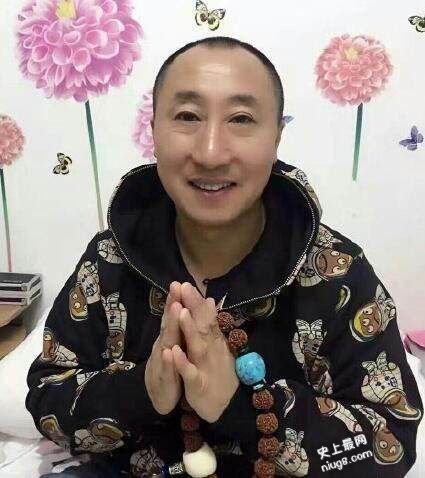 赵本山的徒弟张小光车祸死因；骑摩托车收费出口被收费杆砸到？