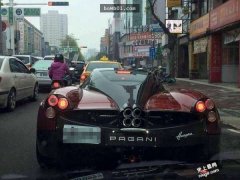 破亿神兽级超跑PAGANI Huayra，所有人立刻紧