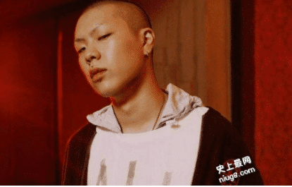窦靖童纹身含义是什么,母亲王菲不管的吗?