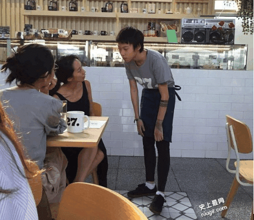 窦靖童纹身含义是什么,母亲王菲不管的吗?