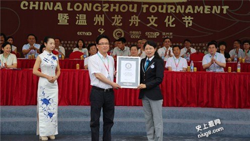 史上最多参赛队的龙舟赛203支龙舟同时驶