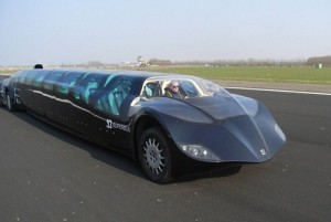 世界上速度最快的超级巴士高达7000万元