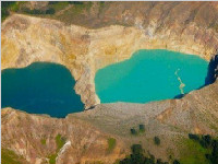 克里穆图火山湖：不可思议的幽灵湖（图