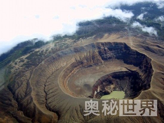盘点世界各地最震撼地坑（图）