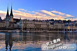 最新校园十大盘点 看校花 读好书