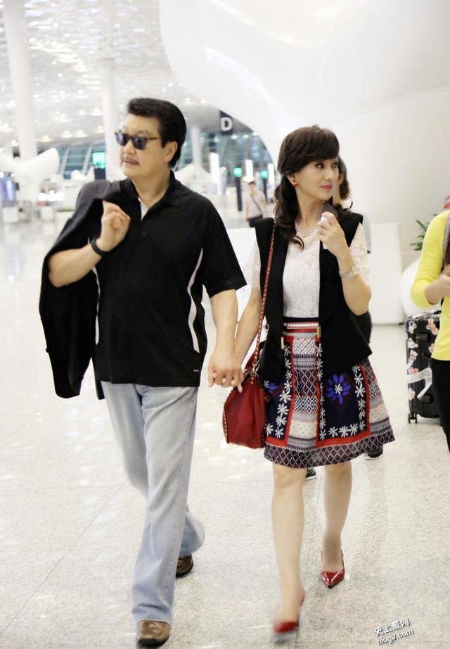 61岁赵雅芝结婚31年 有一种爱叫做十指紧扣寸步不