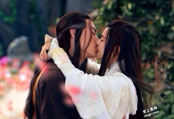 陈晓微博宣布领证结婚生子：陈妍希演绎神雕侠