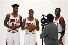 nba公牛不敌公鹿 新成员韦德仅得6分