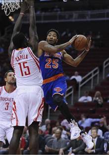 nba罗斯抛官司先发得16分 尼克仍遭火箭修