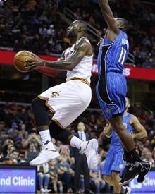 nba卫冕军热身初亮相 骑士辗过魔术