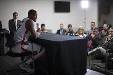 nba罗瑞预告明年跳出合约 续留暴龙优先