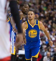 《NBA名人赛》暗示续留勇士？柯瑞砸1.8亿