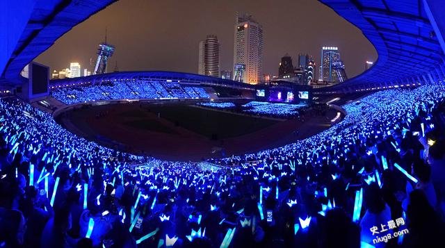 张杰世界巡回演唱会 成都体育中心成蓝色星海