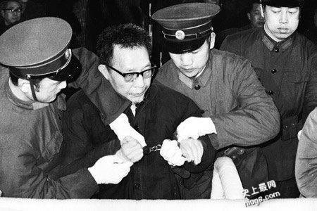 张春桥为何文革期间重新选老婆 差点儿毁掉一位