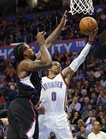 《NBA》就是狂！韦斯布鲁克半场拿大三元